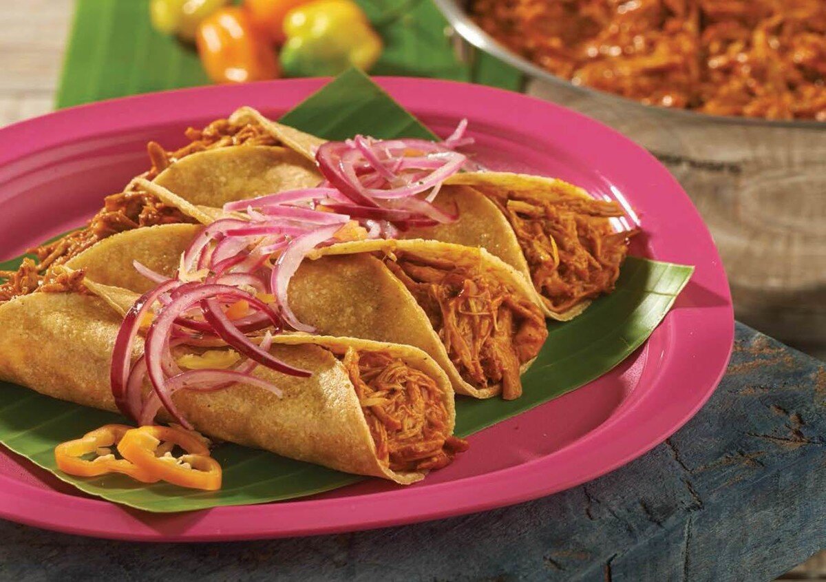 ¿Cómo servir los tacos de cochinita pibil?