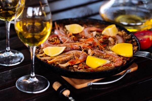 ️ ¿Cómo servir y acompañar la paella?