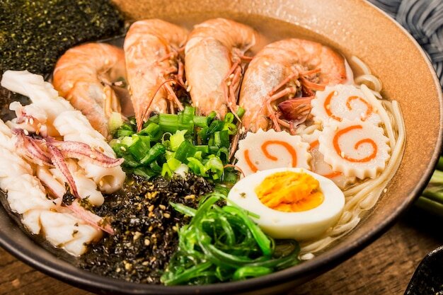 Consejos para servir y disfrutar el ramen de pescado con salsa de ciruelas  ️