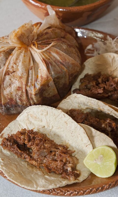 ¡Disfruta de estos deliciosos tacos de pato con salsa de ciruela y sorprende a tus seres queridos con un platillo único y lleno de sabor!  