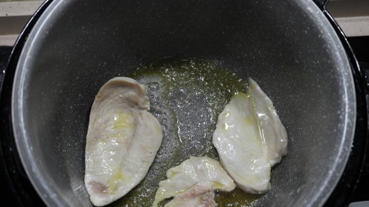 Paso 2: Sofreír los ingredientes