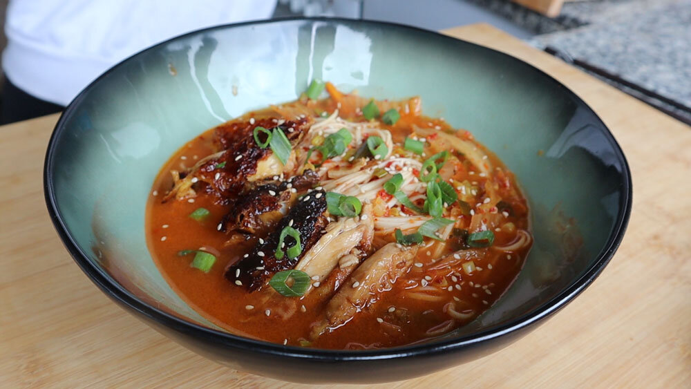 Paso a paso para preparar el ramen de pescado con salsa de tamarindo  