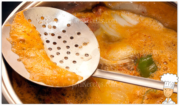 Preparación del caldo de gambas
