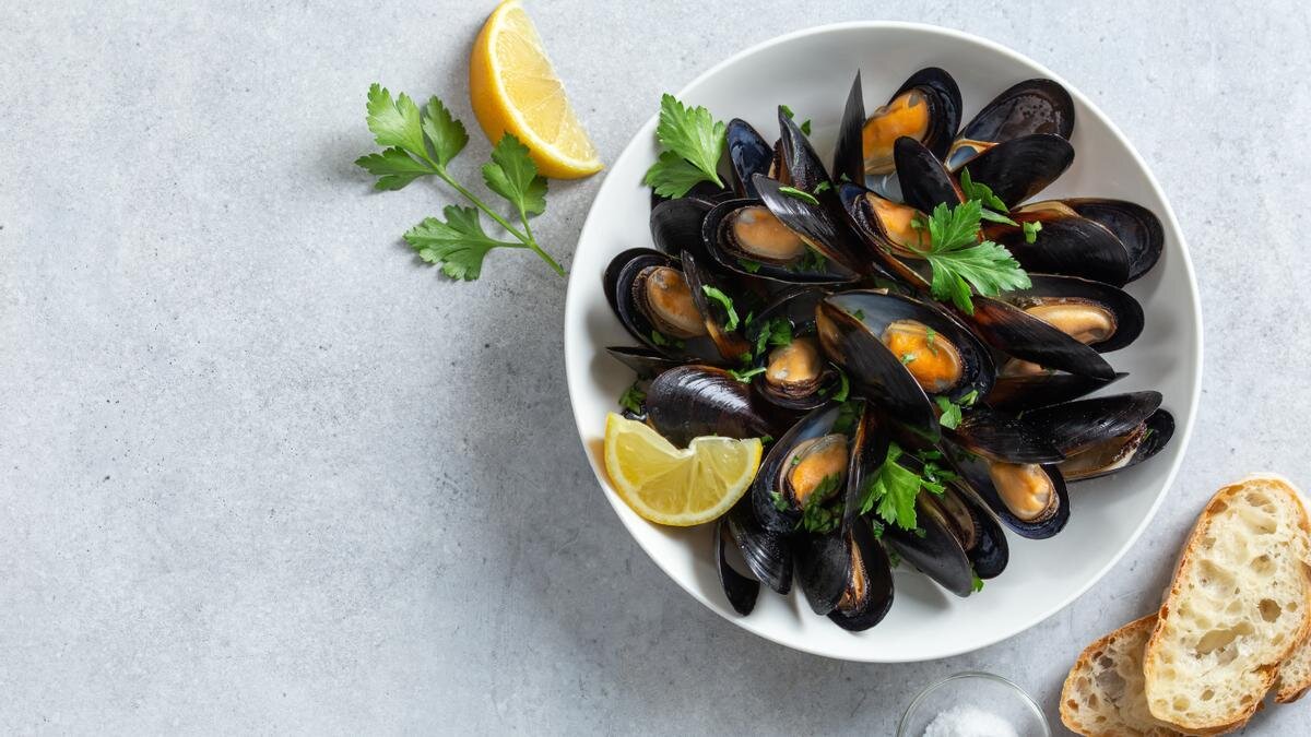 El Arte de Seleccionar y Limpiar Mejillones
