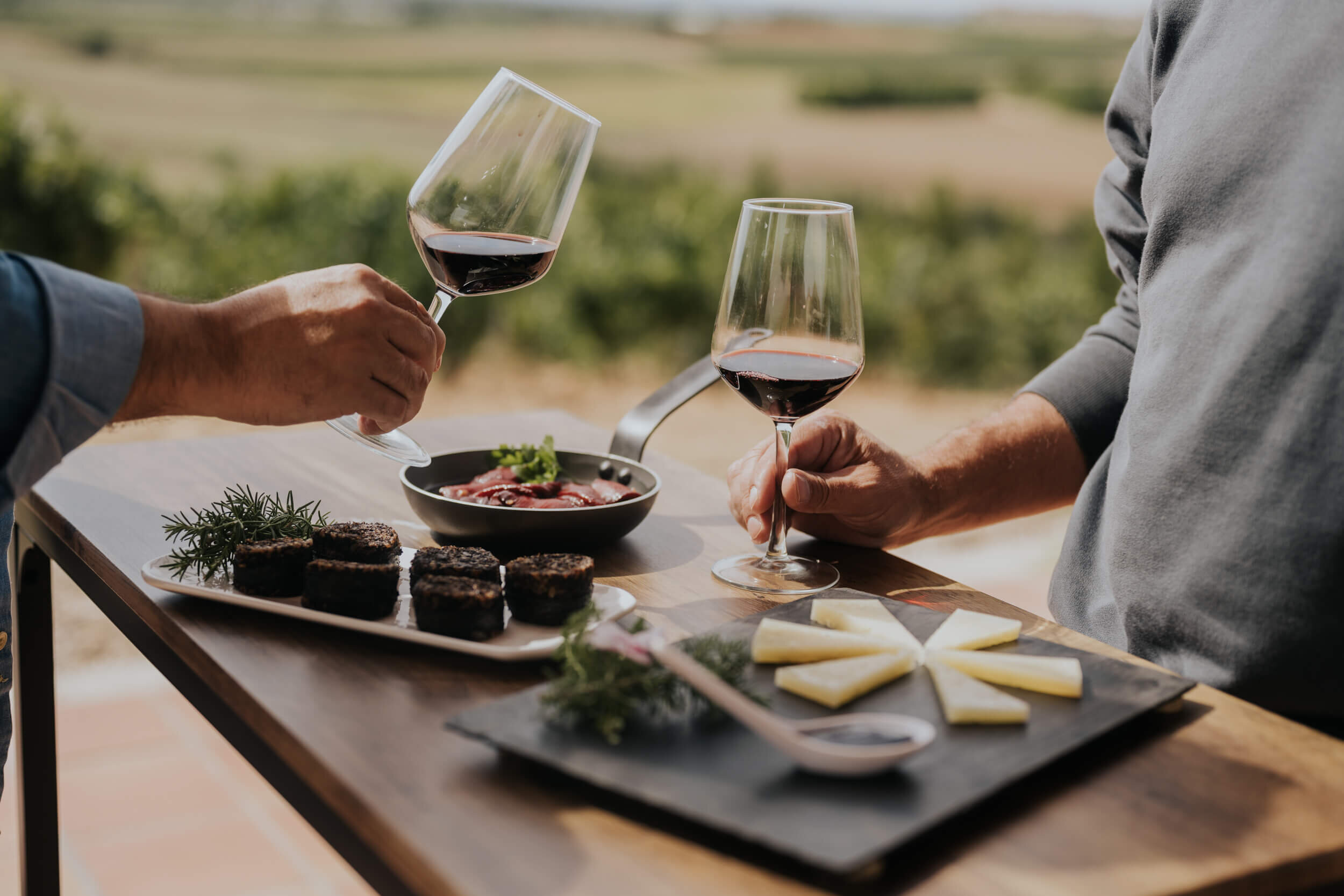 Maridaje Perfecto: Vinos y Guarniciones